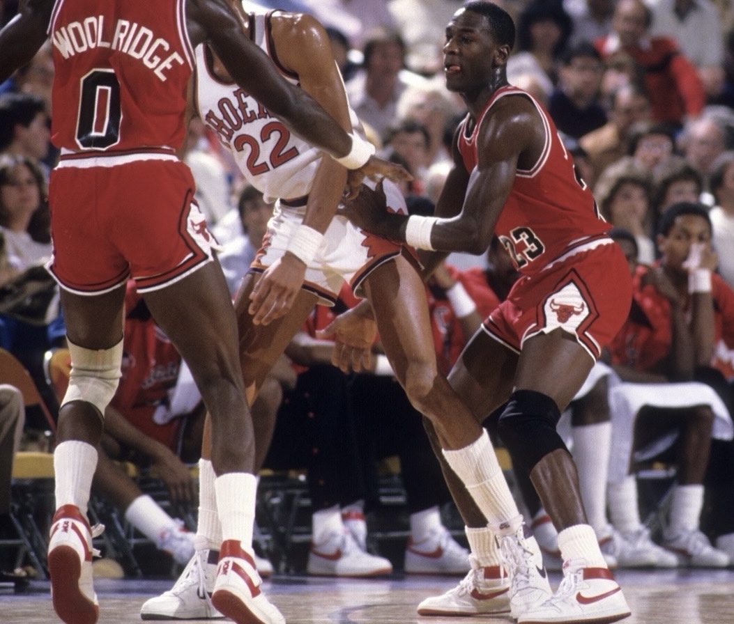 Public photo match imagery connected to the Sotheby’s white and red Nike Air Ship