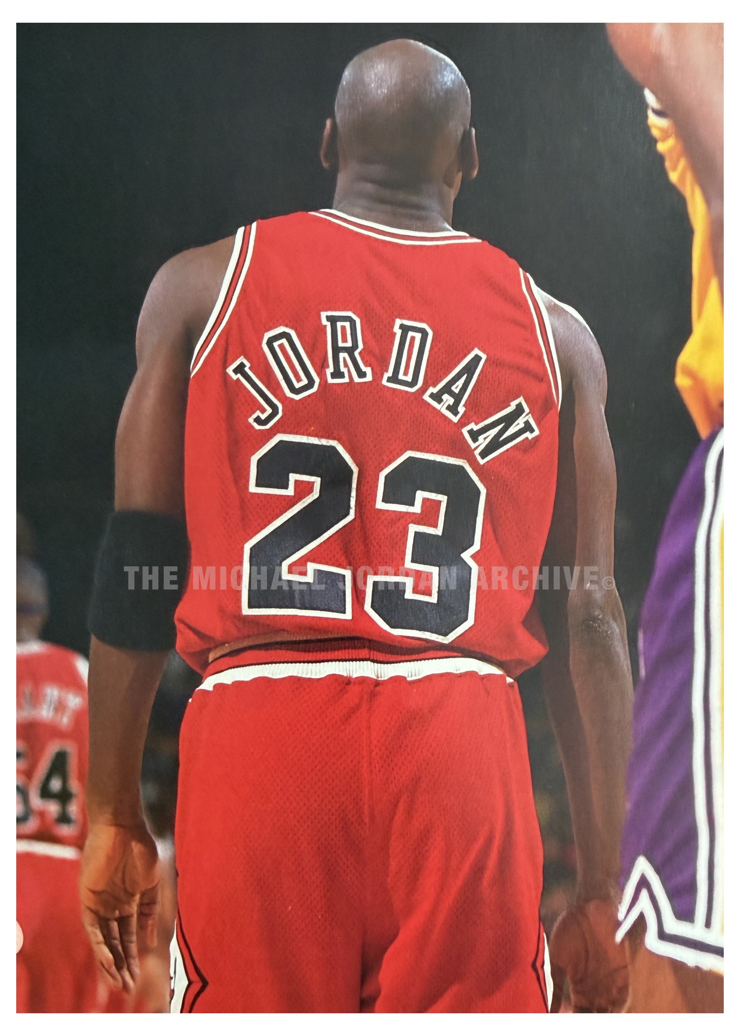 Game imagery of the 1992–93 Chicago Bulls road uniform versus Los Angeles