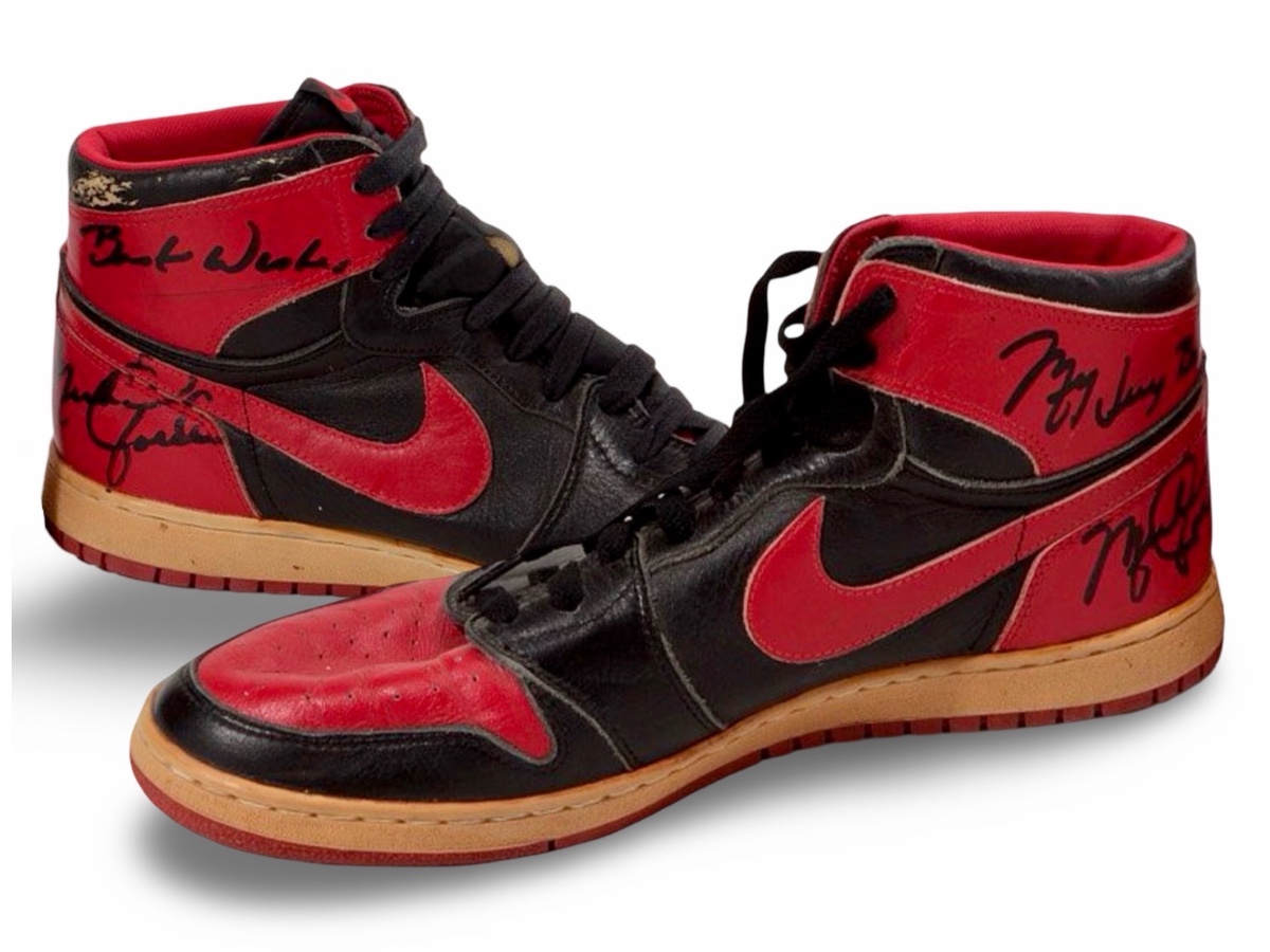Air Jordan 1 Sample Red Liner with rookie autographs — 1984
